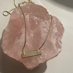 Kendra Scott necklace